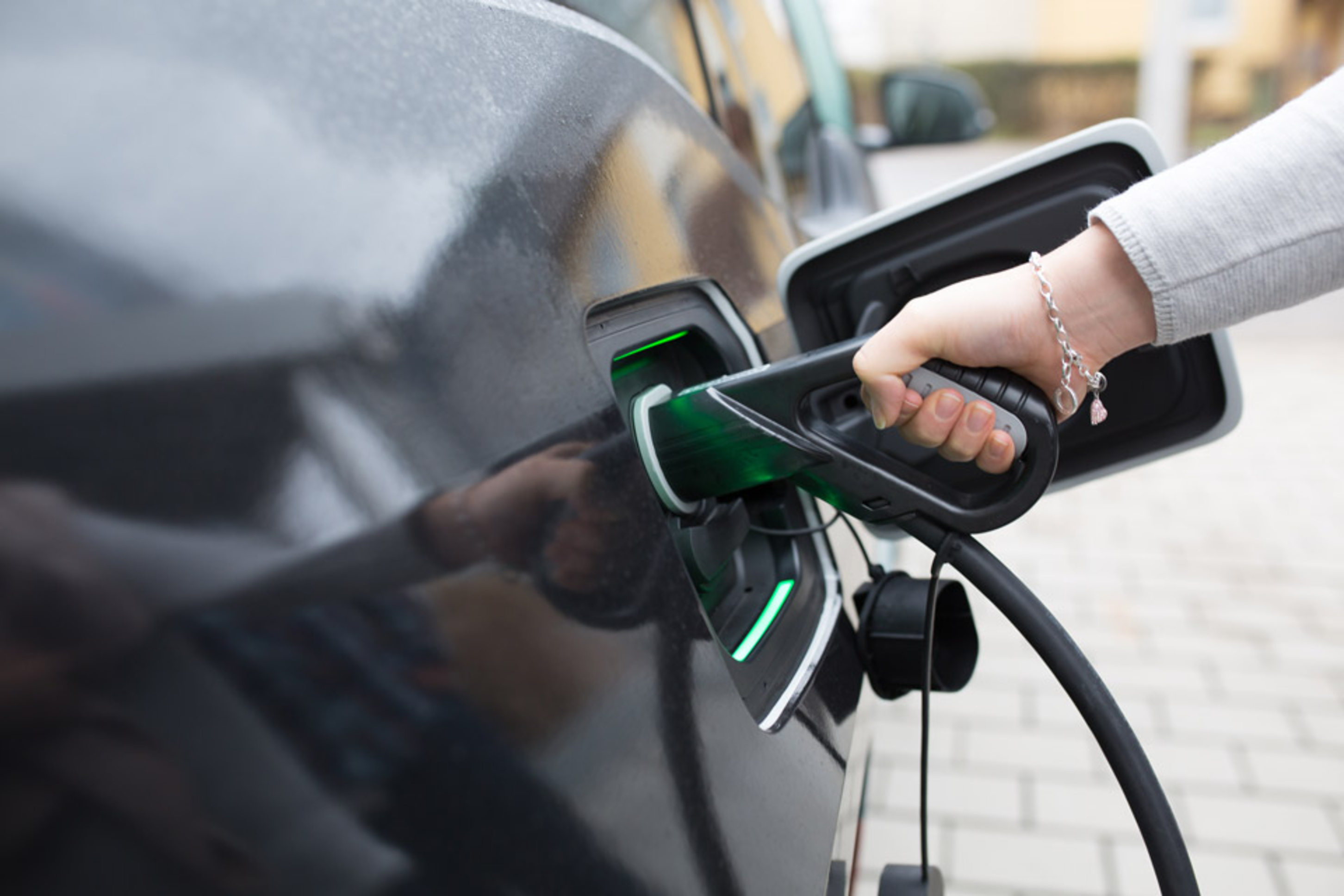 Elektro­mobilität bei Elektro Hess in Oberdischingen